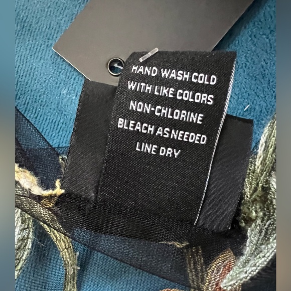 NWT Liv Los Angeles Floral Embroidered Kimono L/XL - Picture 8 of 8